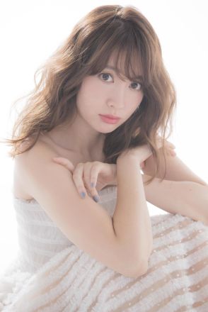 小嶋陽菜「ラスト?!です」９年ぶり写真集10・28発売　Ｔバックでマシュマロボディー披露