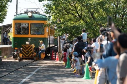 かわいい車両で往復100mの“世界一短い電車旅”　「走れ！かぼちゃ電車2024」