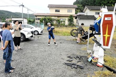 窃盗被害にあった「へたれガンダム」　事件後ファンが続々　福島市平石地区