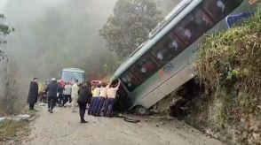 【緊迫】転落バスを手で支え…世界遺産マチュピチュでバス転落を決死の救出　観光客29人がケガ