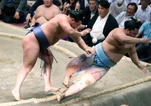 豊昇龍、同学年の琴勝峰との４年ぶり対戦で初勝利　「わくわくしていた。熱くなりましたね」