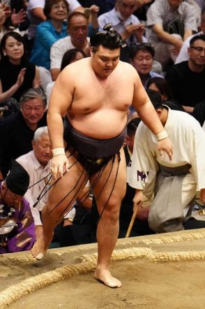 霧島　優勝争いから後退　八角理事長あきれ顔「恥ずかしいし、格好悪い」