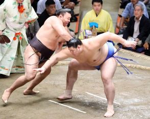 立ち合い変化失敗の霧島よ、なんで愚策を選択したのか　大の里は前に出る立ち合いに信念…元大関・琴風