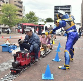 就職氷河期で運転士断念、ミニSL機関士に　自作車両に子ども乗せ快走