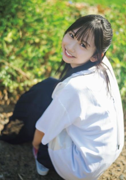 ＜日向坂46藤嶌果歩＞18歳美少女が「マガジン」表紙に　青春が走り出す！