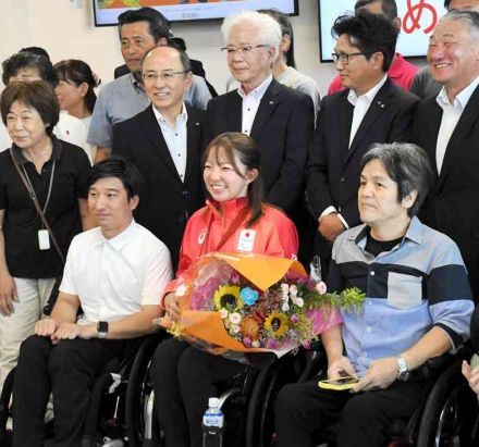 「4年後は2個メダルを」　車いすテニス女子複で金メダルの田中愛美、出身地の菊陽町訪問　パリ・パラリンピック