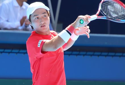 望月慎太郎 逆転勝ちで本戦王手、世界1305位に苦戦も予選決勝へ＜男子テニス＞