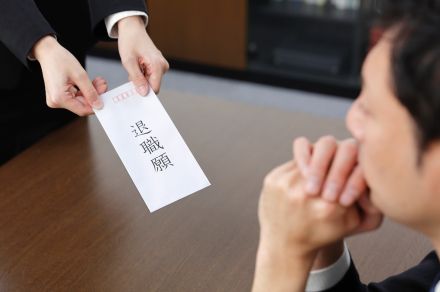 退職理由に「一身上の都合」はダメ？　弁護士が解説する「不利にならない退職届の書き方」