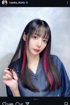 “役満ボディー”岡田紗佳　ピンクメッシュのロングヘア披露に「破壊力が抜群」「似合っててヤバい」