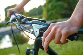 購入して約1年の自転車ですが、ブレーキをかけると「キーキー」鳴ります。まだ使える気はしますが、修理やメンテナンスが必要でしょうか？