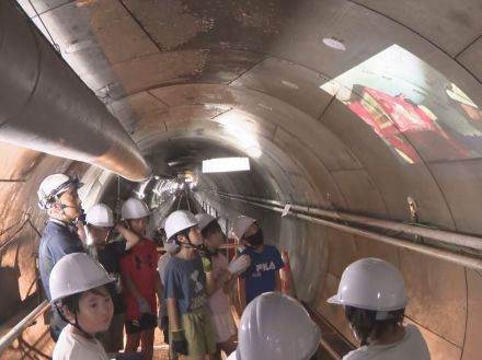 地下15mの『下水道雨水幹線』を小中学生が見学 25年3月完成予定で25mプール23杯分の水流すことが可能