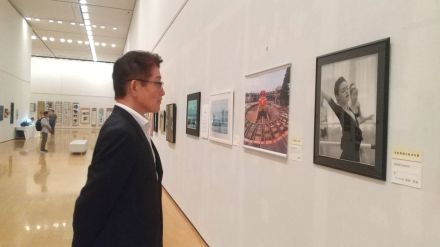 芸術で国際交流　ウクライナからの絵画や書道なども展示　IFA国際美術協会展