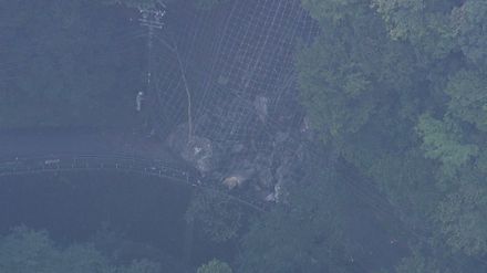 静岡・寸又峡の「夢のつり橋」付近で落石　観光客など33人“孤立”　ヘリコプターでの救助続く　けが人なし