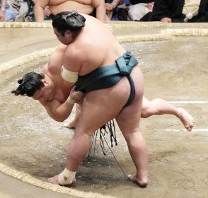 錦木が２敗同士の直接対決で若隆景破る　逆転の小手投げで９勝目　若隆景は３敗に後退