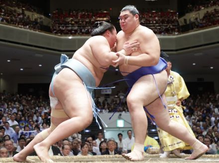 大の里、無傷の11連勝　2敗に霧島、錦木、高安―大相撲秋場所11日目