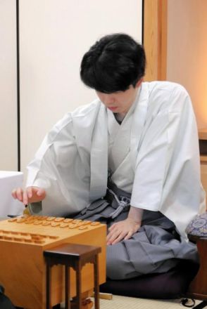 将棋・藤井七冠が永瀬九段に2連勝　王座初防衛まであと1勝