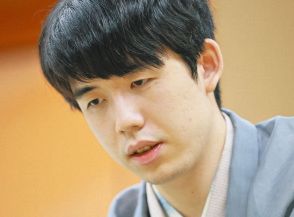 藤井聡太王座「手順を発見して、勝ちになったかな」スイープ王手も「結果は意識せず次に臨めたら」【王座戦第2局】