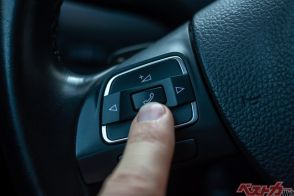 両耳はNOで片耳ならOK!? 運転中の[ハンズフリーイヤホン]での通話方法のベストは何?