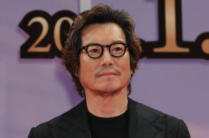 豊川悦司、持病の腰痛が悪化　撮影現場では“トヨエツ待ち”も発生　共演の綾野剛が60分マッサージしたことも、華麗な手さばきに山田孝之もほれぼれ