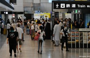 8月の訪日客、6カ月ぶり300万人割れも好調維持