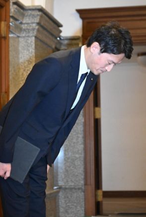 斎藤兵庫知事「県民のみなさんにおわび」　議会の冒頭で謝罪