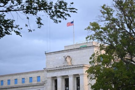 米ＦＲＢ、政策金利を０．５％の大幅引き下げ　年内にさらなる利下げも