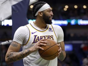 【NBA】「パワーフォワードのポジションでプレーするのが好き」、意向を無視し続けるフロントをアンソニー・デイビスはどう思う？