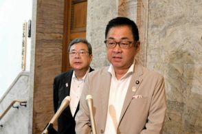 「斎藤知事の肩たたくタイミングずれた」　維新の国対委員長が悔やむ