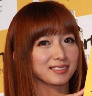 辻希美の高2長女、ギャル風ダンスでTikTokデビュー　デコネイル、赤リップ、オフショルのトップスで