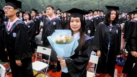 女子学生の半数以上に就職面接で「家庭を持つ計画」を聞く、中国の深い性差別