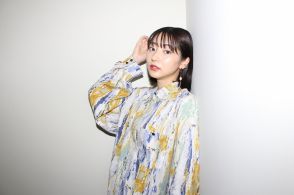 ＜武田玲奈＞均整の取れた美スタイル　スポーティーなハーフトップ×ショーツ姿に反響　「さすがのプロポーション」の声