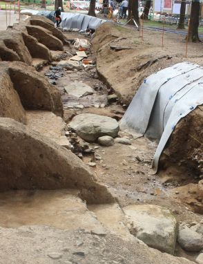 東大寺、大規模な僧坊礎石出土　3度の焼け跡も確認