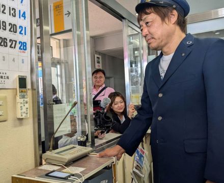 弘南鉄道弘前駅　タマ伸也さんの曲で列車到着