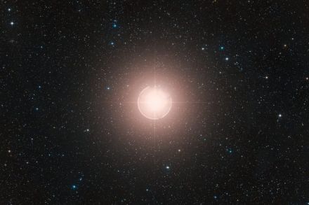 超新星爆発が噂されるベテルギウス。すぐ近くに兄弟星がいるのかも