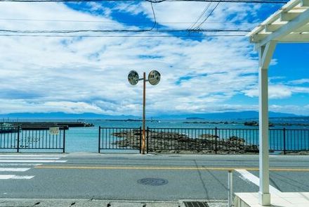 東京駅から約80分の電車がない町、＜首都圏で幸福度NO1＞に選ばれた「三浦郡葉山町」はどんなところ？