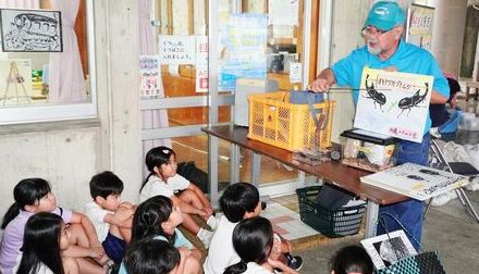 絶滅が危ぶまれる「オキナワカブトムシ」はよく鳴く　地元の小学生、幼虫をもらい育て方を学ぶ　沖縄・名護市