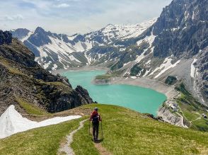 山歩き初心者でも行ける！標高1,970m、オーストリアの幻想的な湖「リューナー湖」をグルッと一周ハイキング