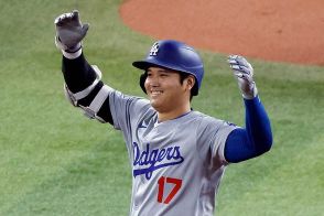 50-50達成した大谷翔平の足元が「超絶尊い」　デコピンと共に「これはいつか殿堂入り」日米大注目