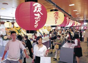 花舞台にファン続々　県立音楽堂で金沢おどり開幕