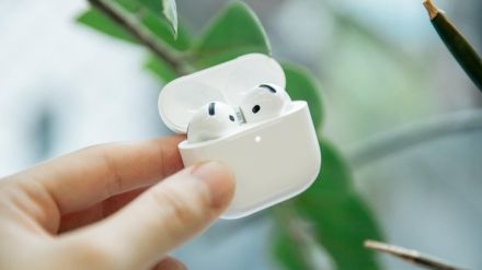 AirPods Proを3年愛用している僕が「AirPods 4」を開封してみた