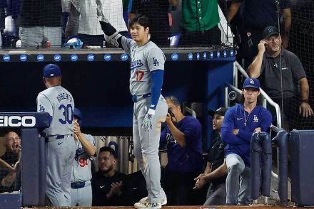 大谷翔平が「身ぐるみ剥がされる」　50-50達成直後の光景が「ジワるw」　中継映像にX笑撃