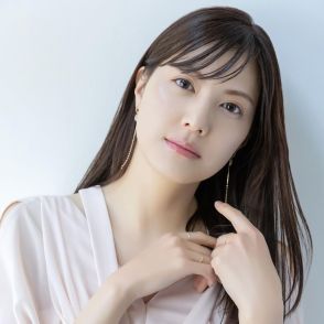 元サッカー日本代表主将の〝美人モデル妻〟、色気たっぷりのミニスカ姿披露にファン悶絶「美の極み」