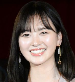 兒玉遥、イケメン父＆美人母との家族写真に「そりゃ、美人な娘になるよなー」「ママそっくり」