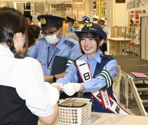 元モー娘。森戸知沙希さんが宇都宮で一日署長　LRT車内やベルモールで交通安全PR