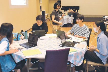 富山ブラック 海外発信　情報ビジネス専門学校、インドネシアの学生と連携し市場開拓