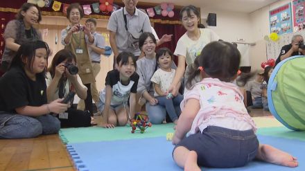 赤ちゃんの運動会「ベビリンピック」開催　ゴール目指してハイハイ　北九州市戸畑区