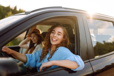 友人とシルバーウィークに車で「伊豆」に行きます。運転は自分なのですが、「ガソリン代」など半分以上請求しても大丈夫でしょうか？ 高速も使うので、少し多めにほしい気持ちがあります