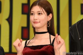 生見愛瑠、ショーツちらり 美ウエスト際立つコーデ披露「引き締まってて憧れる」「カッコいい」の声