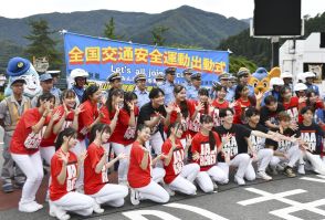 能登の生徒ら交通安全訴え　警視庁、山梨県警が出動式