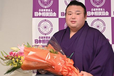 横綱への夢かなわずも「燃え尽きました」　元大関・貴景勝が引退会見